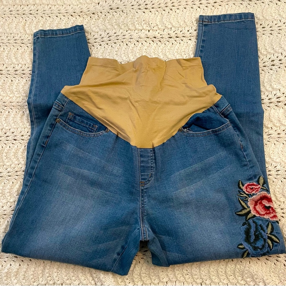 Mom & Co maternity jeans 
sz XL 
embroidered flowers
28” inseam
Tummy support